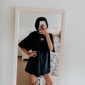 YELLOW/ PINK BUTTERFLY BLACK TEE